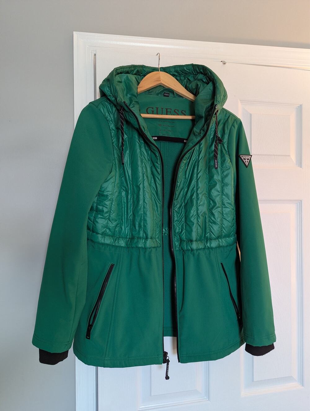 GUESS women's jacket, water resistant, wind resistant, lightweight size M
